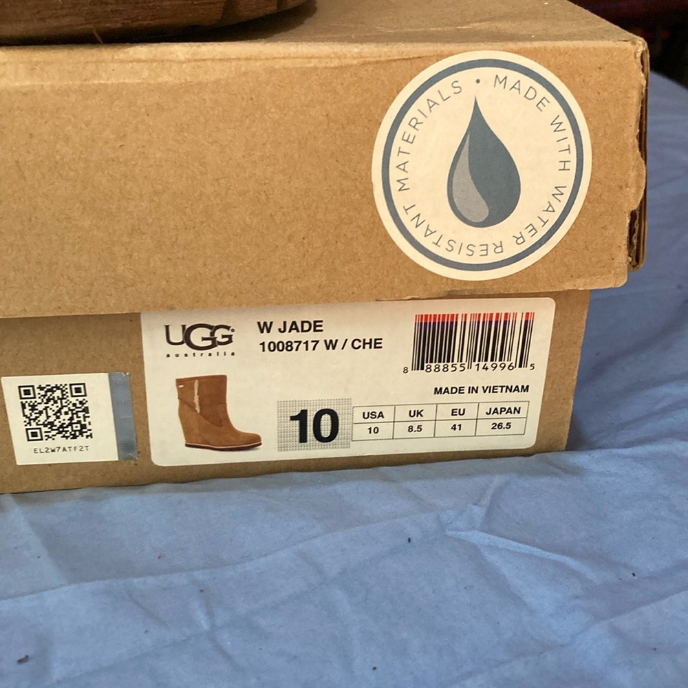 Used needs suede cleaning UGG Women's Jade Boots - Tan